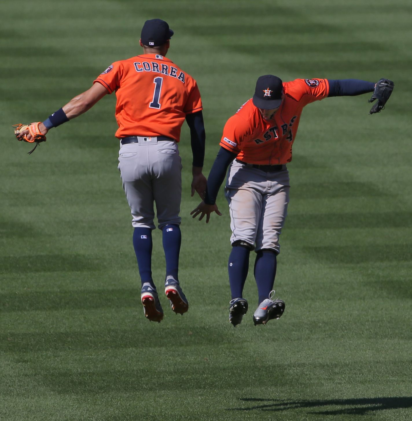 Astros blast off on the Cards 6-2